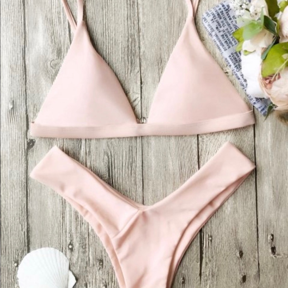 NWOT Soft Pad Spaghetti Straps Thong Bikini Set